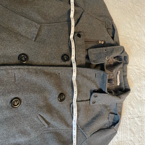 Stylish Women's Double-Breasted Gray Pea Coat - Picture 4 of 12